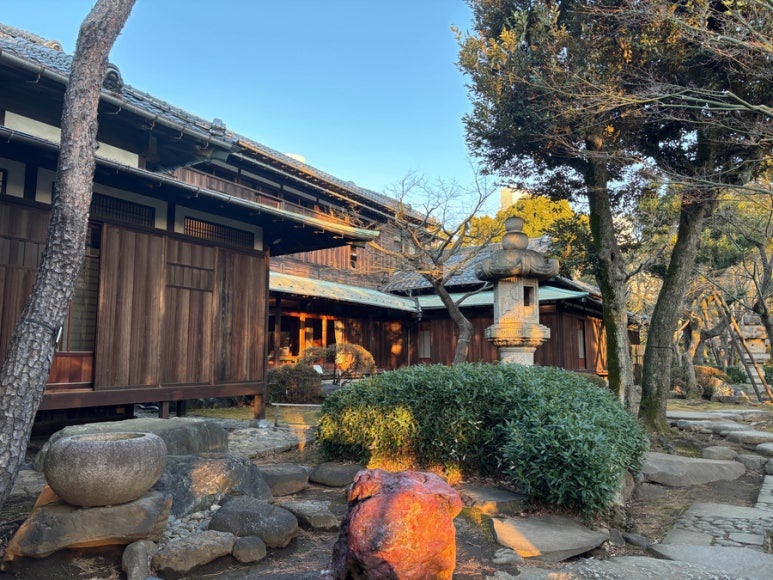 Daikanyama Must-Visit: 100-Year-Old Historic House 'Former Asakura House' (Admission Fee, Socks Required, Autumn Foliage Spot)