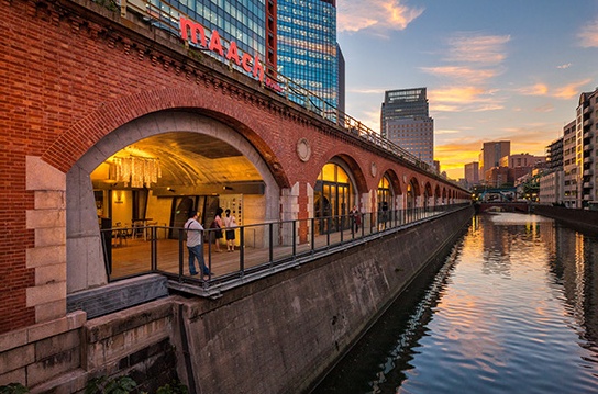 mAAch ecute 神田万世橋の全景