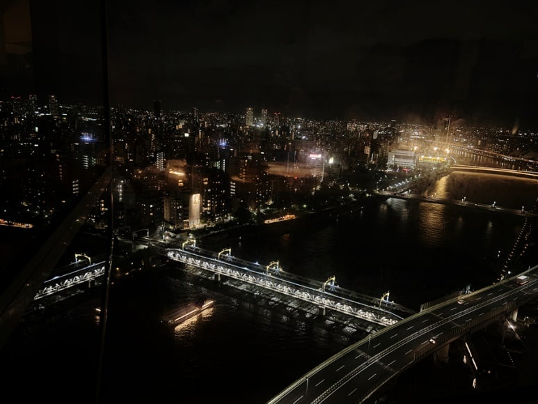 アサヒスカイルームから見た隅田川の夜景