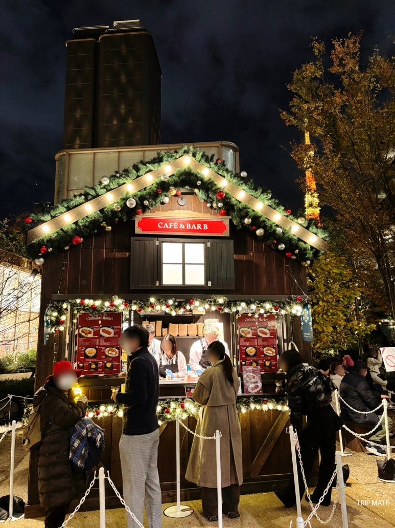 CAFÉ & BAR B booth with BMW collaboration logo, special hot dogs, and bisque
