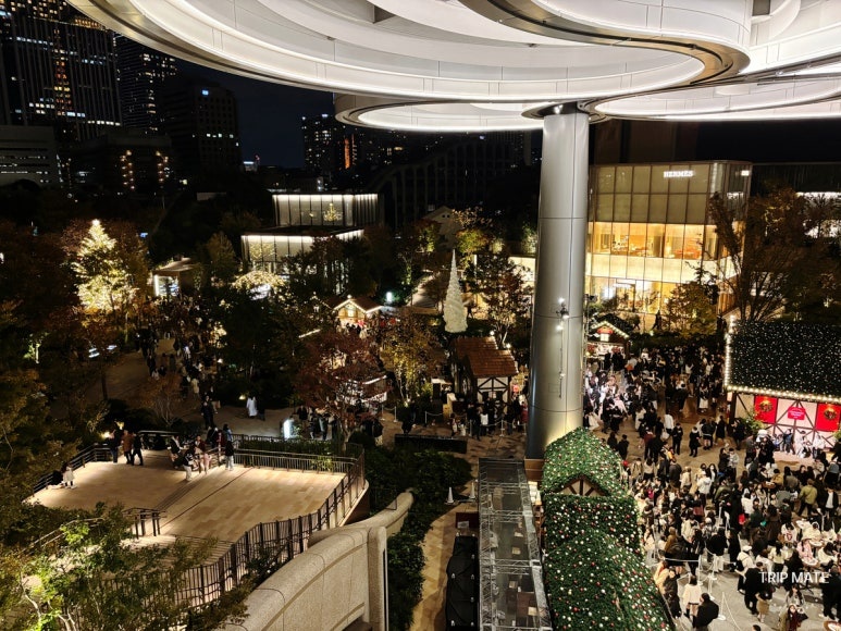 2025 Azabudai Hills Christmas Market Central Square night view