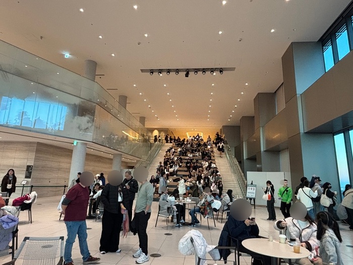 33层Sky Room咖啡厅阶梯式座位