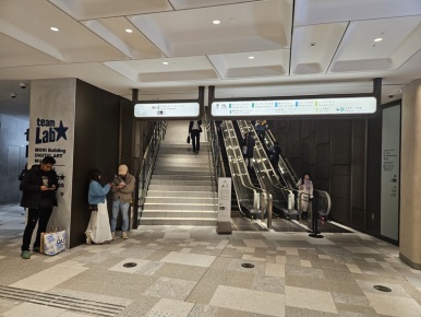 Azabudai Hills escalator to JP Tower