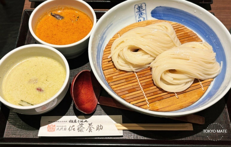 Thai curry tsuke udon with green and red curry dipping sauces