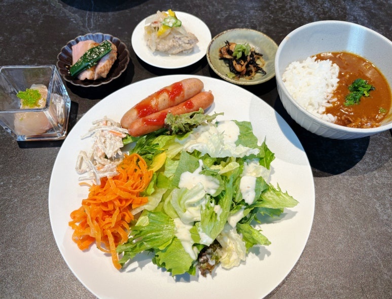 Morning food offerings at the lounge