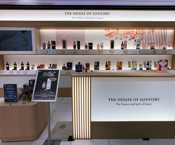 Ginza Lotte Duty Free Suntory whisky section