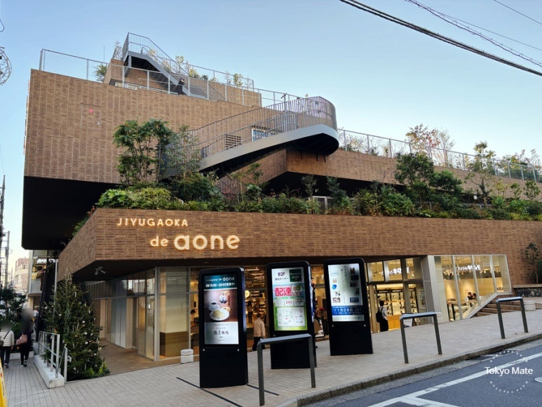 Jiyugaoka de aone terrace building with view of Jiyugaoka streets and sunset