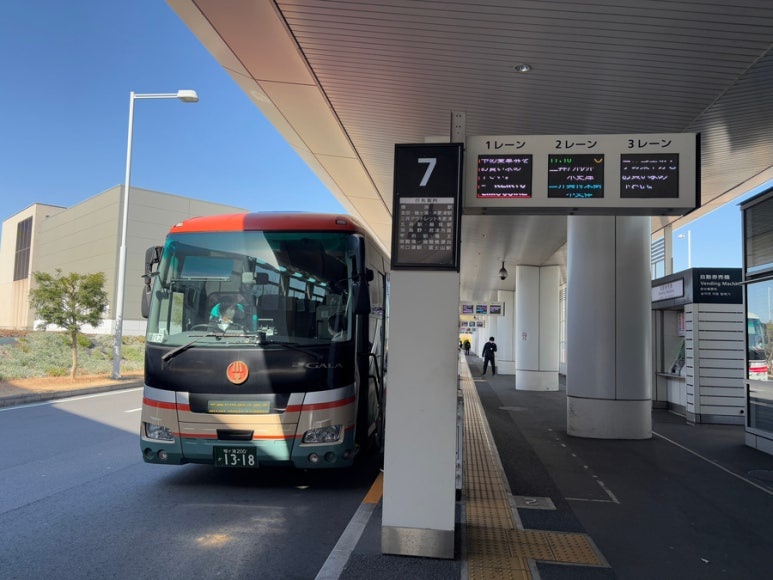 Haneda Airport Terminal 3 bus stop for Kisarazu Outlet
