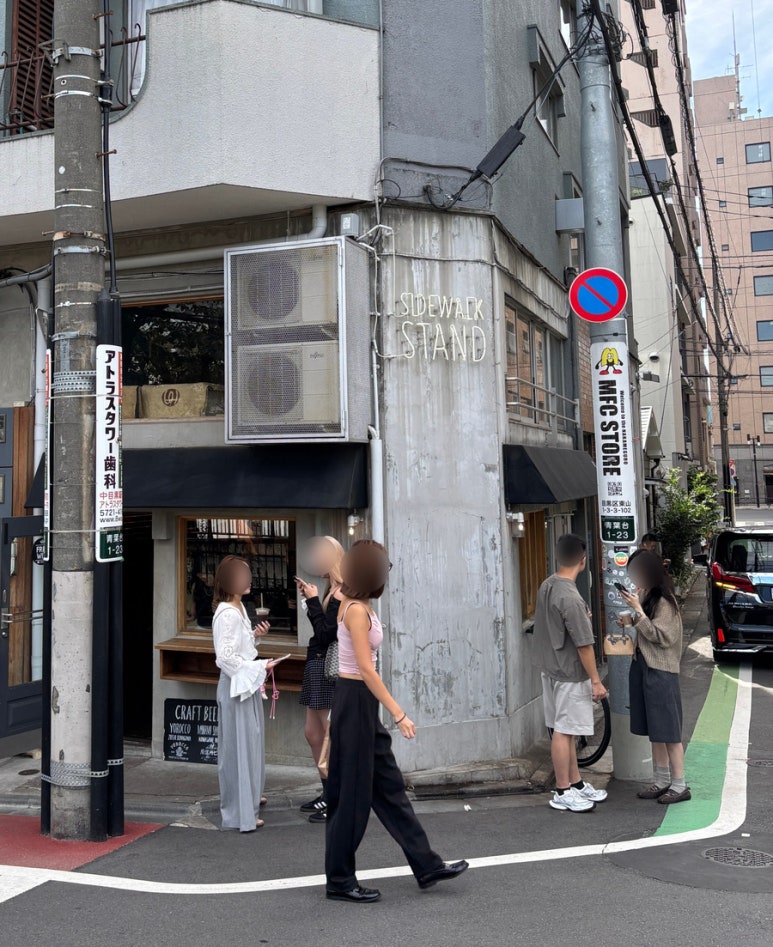 ヒップなカフェ、SIDEWALK STAND