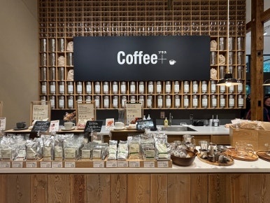 MUJI Ariake fresh bakery section with artisan breads