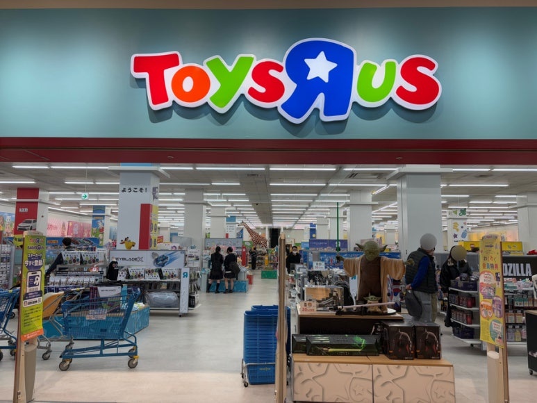 Toys R Us store interior at Aqua City Odaiba with toy displays