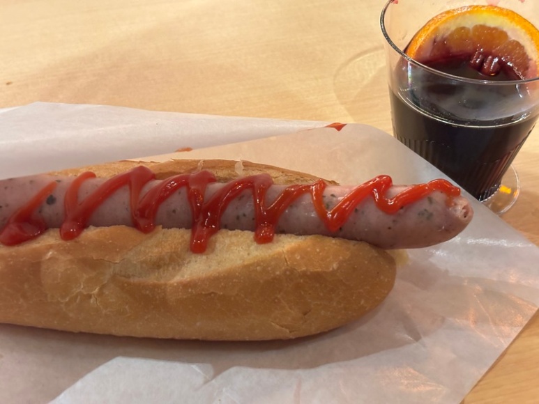 Roppongi Hills Christmas Market 2025 German-style booths and Glรผhwein