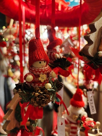 Rasp booth cinnamon decorations