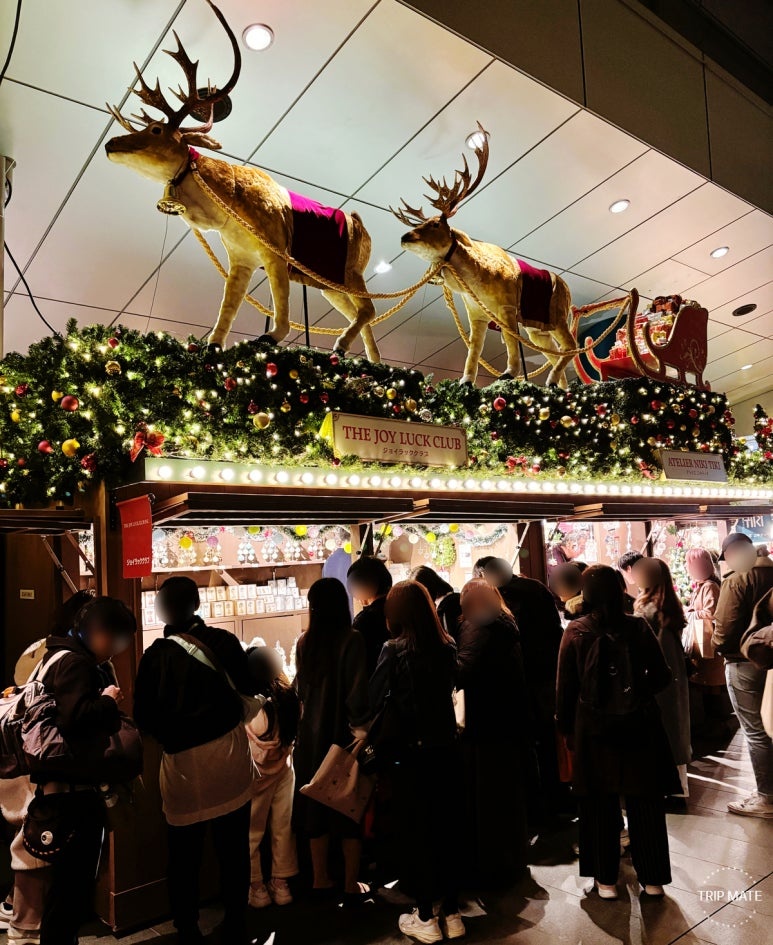 Visitors browsing German ornaments and glass crafts at Roppongi Hills Christmas Market