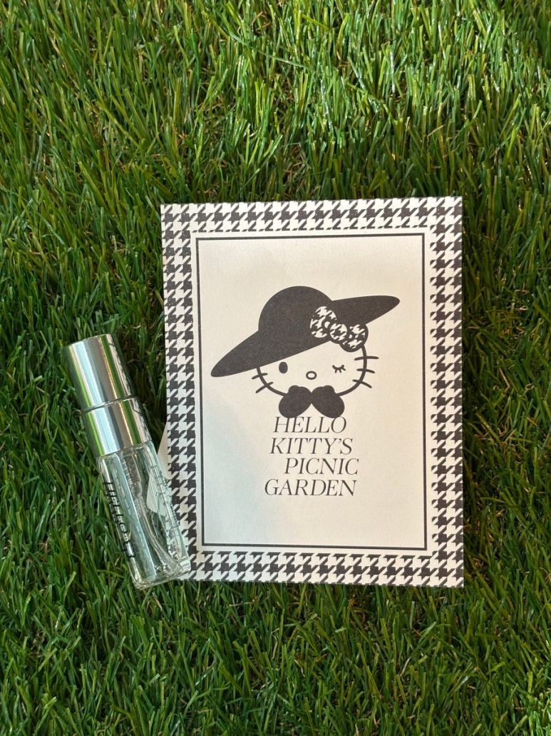 Free perfume mini bottle gift