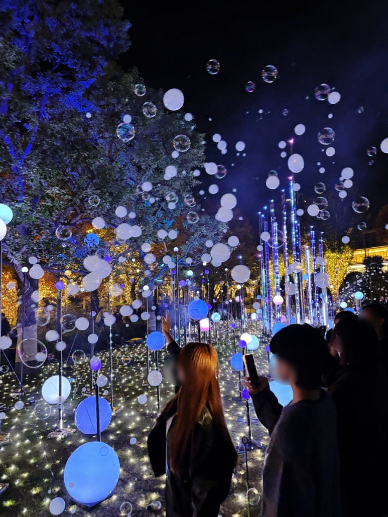Tokyo Midtown Christmas Garden Lights bubble and snow effect scenes