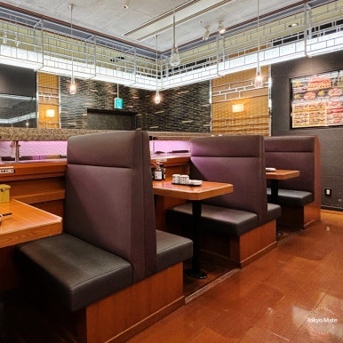 Miura Misakiko Hikarie 6F interior seating area