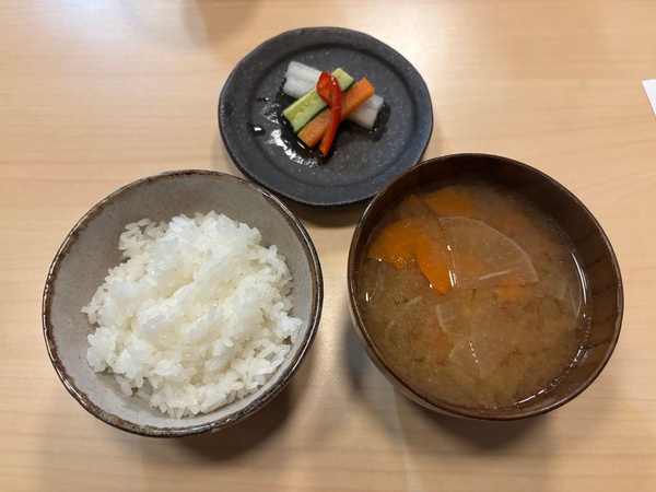 Rice and cabbage side dishes at Horiichi