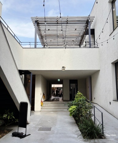 Reload interior walkway