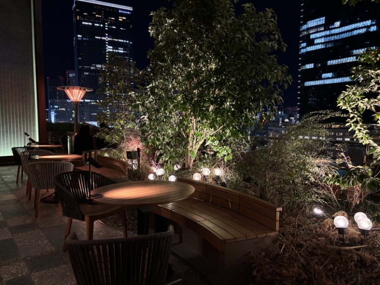 広々としたテラス席