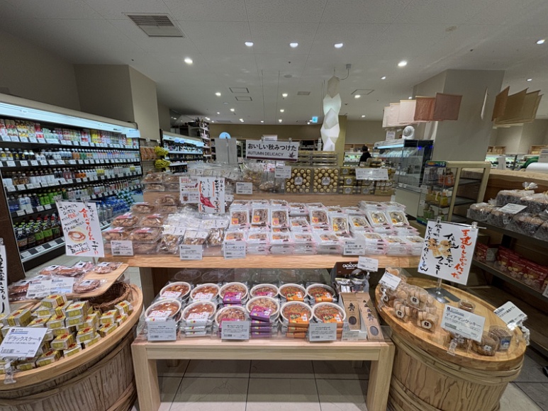Shinanoya Roppongi Hills: Tokyo's Celebrity Supermarket for Premium Souvenirs