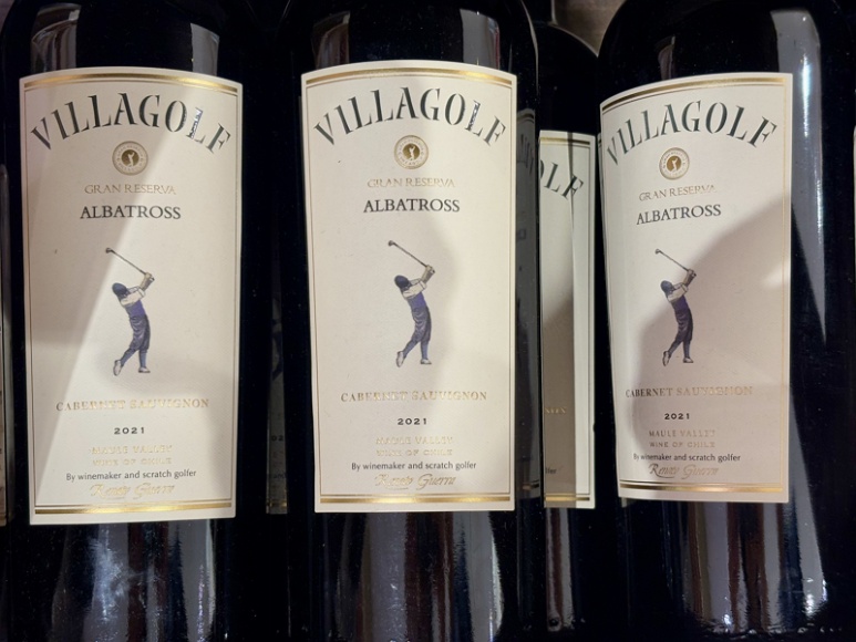 Villa Golf wine display