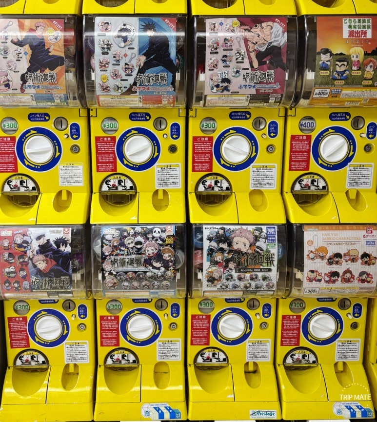 Jujutsu Kaisen gashapon at Shinjuku Bic Camera