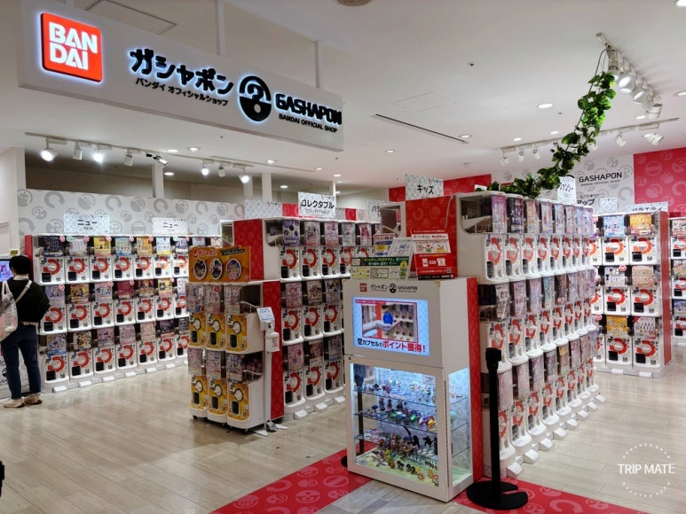 Tokyo Shinjuku Marui Annex department store Gashapon Bandai interior