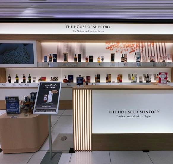Ginza Lotte Duty Free Suntory whisky corner (Yamazaki, Hakushu, Hibiki)