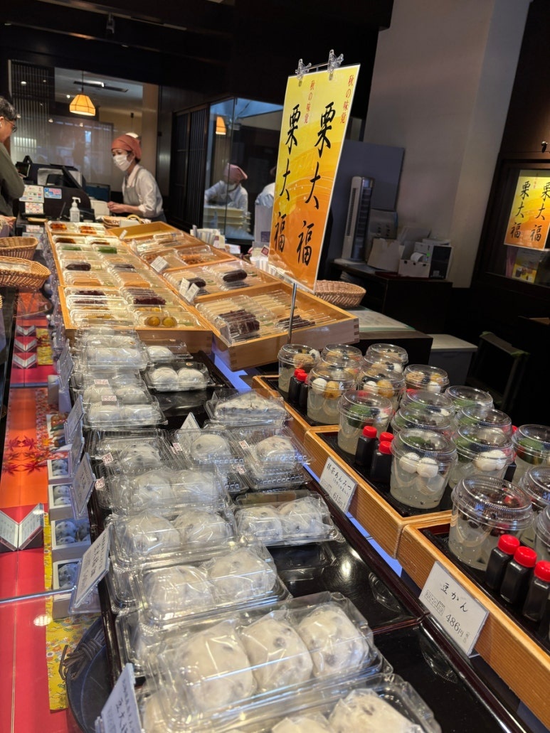 Oiwake Dango Shinjuku flagship store display — red bean, mitarashi, seasonal limited dango