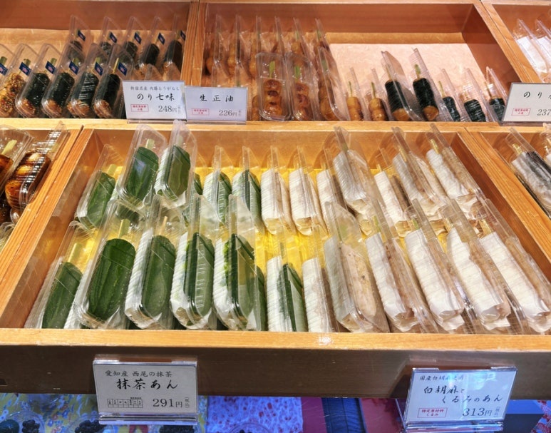 Oiwake Dango Honpo Shinjuku flagship store — Matcha an dango