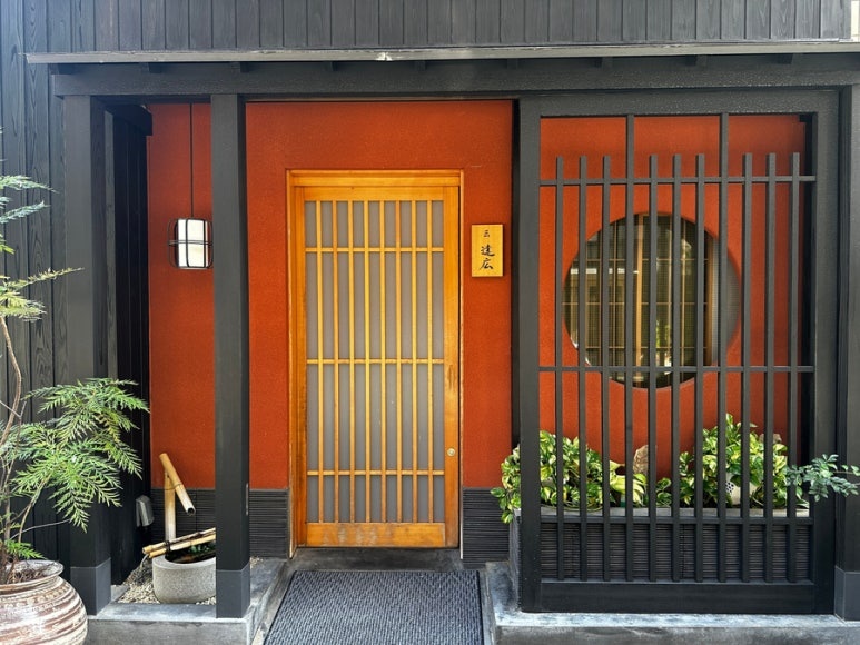 Takumi Tatsuhiro Shinjuku sushi omakase entrance