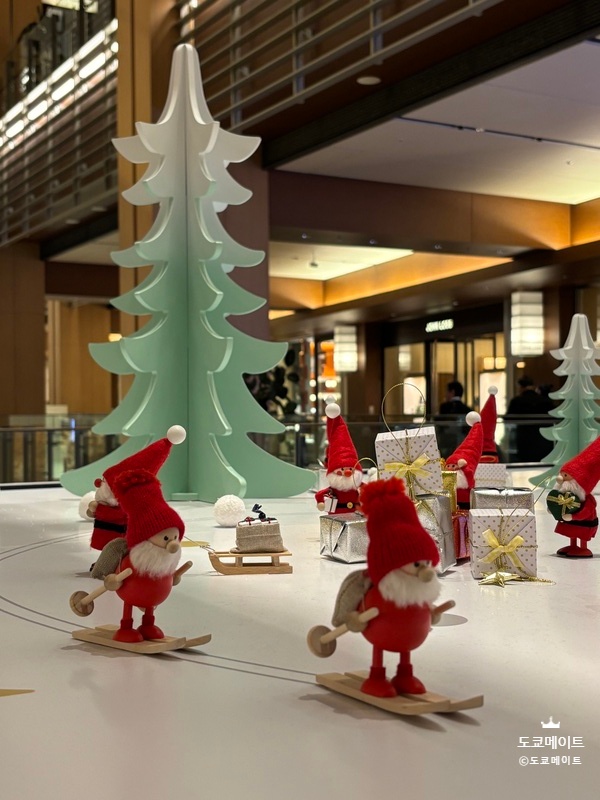 六本木东京Midtown圣诞老人树