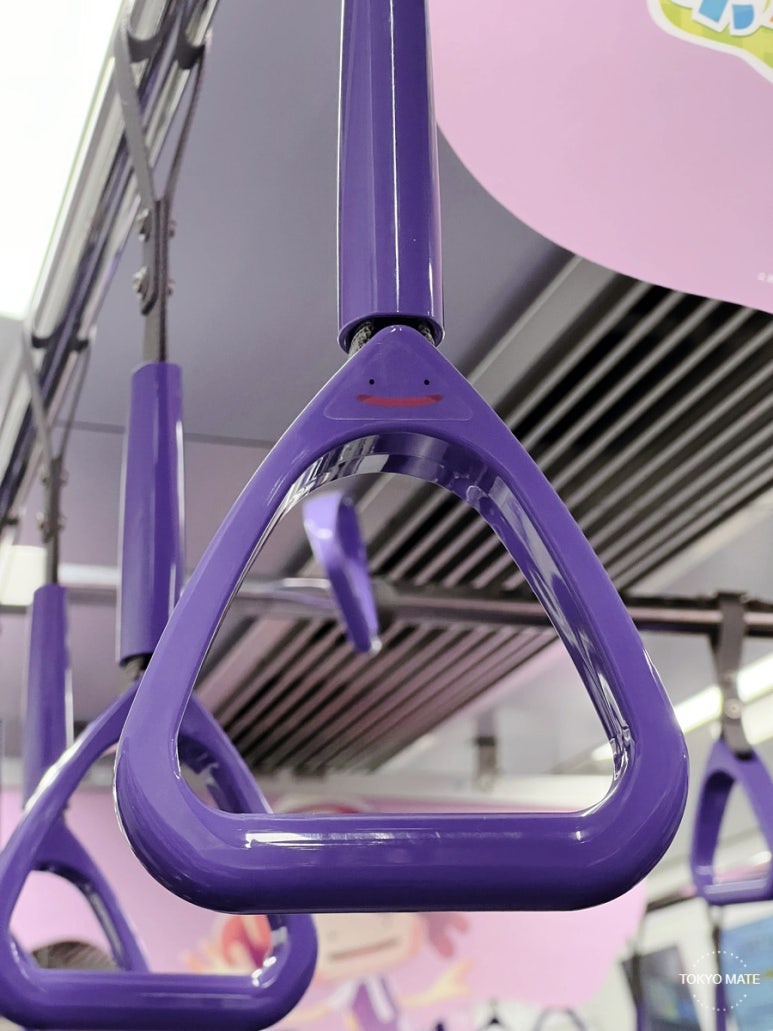 半蔵門線メタモン地下鉄のつり革デザイン