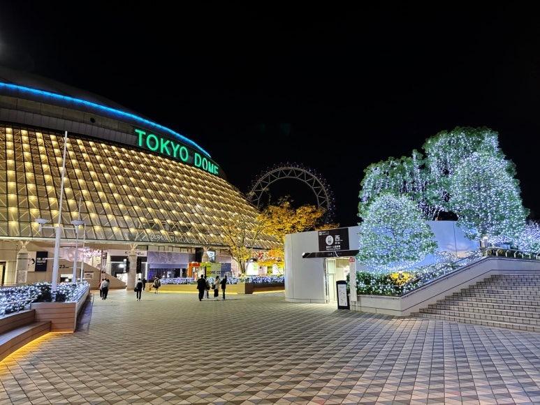 Tokyo Dome City Christmas illumination entrance