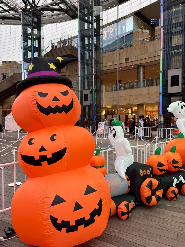 Tokyo Halloween 2025: Best Festivals Guide (Avoid Shibuya! Ikebukuro, Disneyland & More)