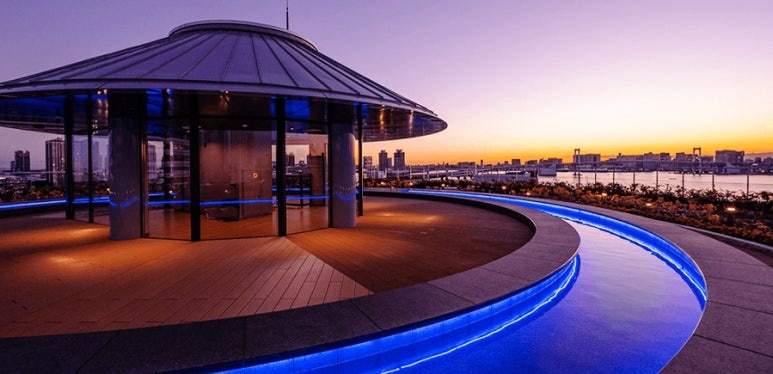 Toyosu Manyo Club rooftop foot bath view