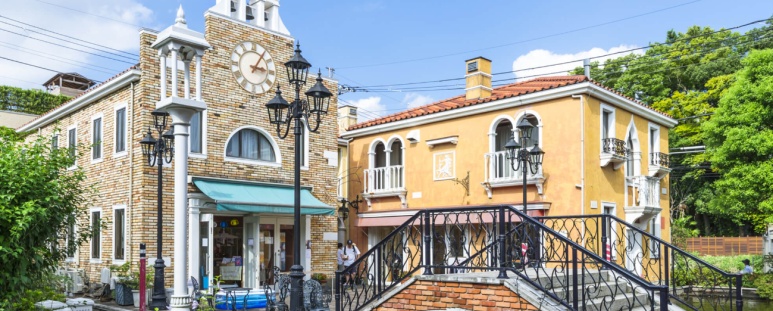 Jiyugaoka Goddess Festival street scene with performers