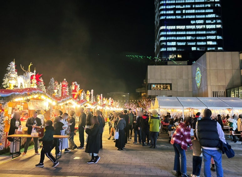 Christmas market stalls and visitors at Tokyo Skytree 4th floor Sky Arena 2025