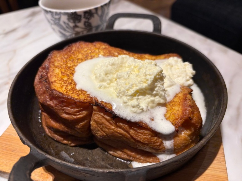 Marunouchi Building 1F Brunch Cafe THE FRONT ROOM French Toast