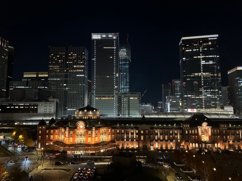 Beautiful night view of the illuminated red brick Tokyo Station Marunouchi building