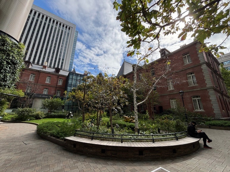 Marunouchi Brick Square