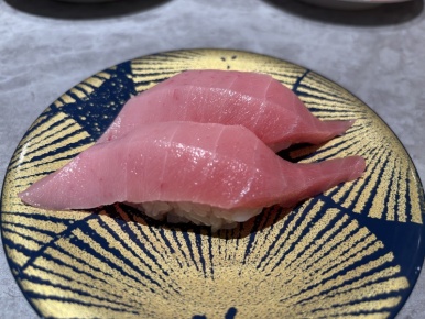 Medium fatty tuna sushi at Nemuro Hanamaru, 550 yen