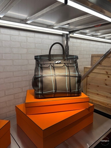 Experience Exhibition in 6 Spaces to Find HERMES Horses