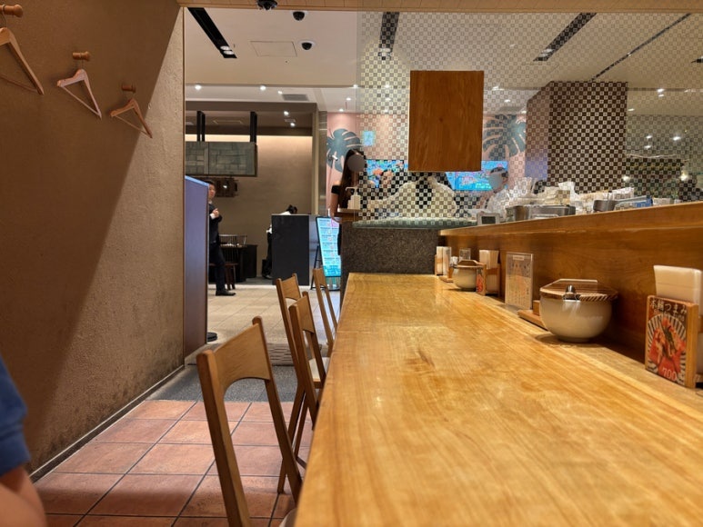 Tsujihan Roppongi Midtown interior counter seating