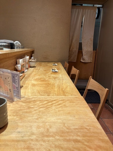 Tsujihan Roppongi Midtown interior vertical view