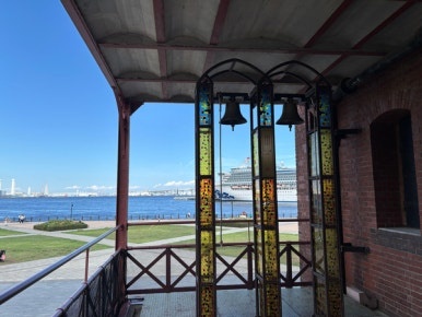 赤レンガ倉庫2階バルコニーからの海