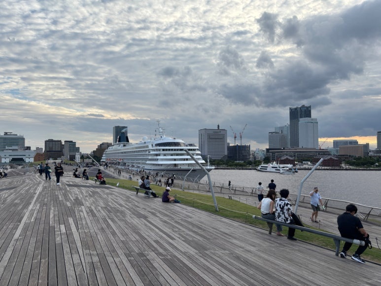 大さん橋国際客船ターミナル くじらのせなか