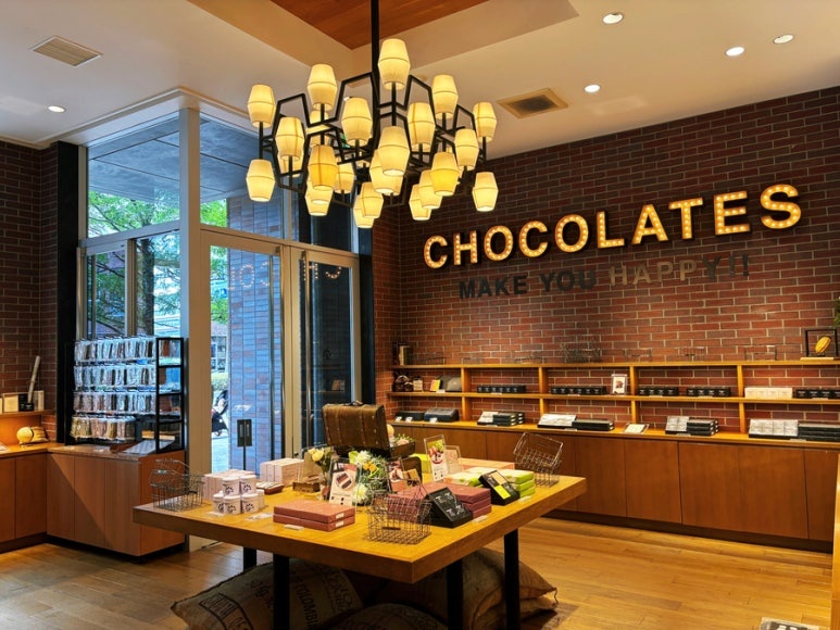 Red brick interior of Vanilla Beans Minato Mirai main store